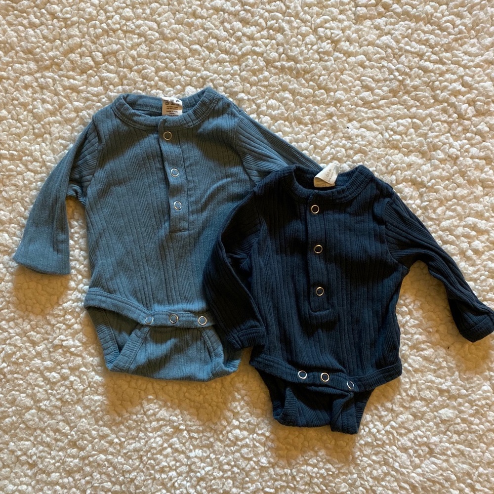 Kate Quinn snap onesie bundle